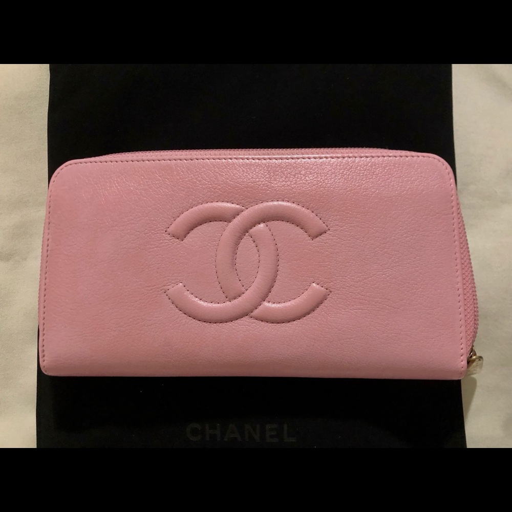 Authentic Chanel logo wallet - Picture 4 of 16